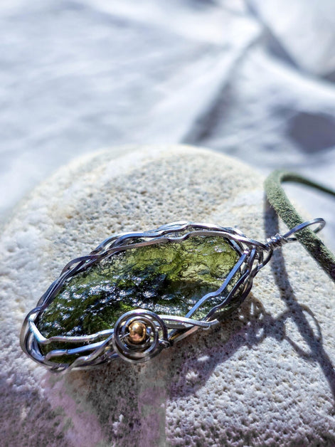 Raw Moldavite Pendant, Maruškovo Pole, 2.20g
