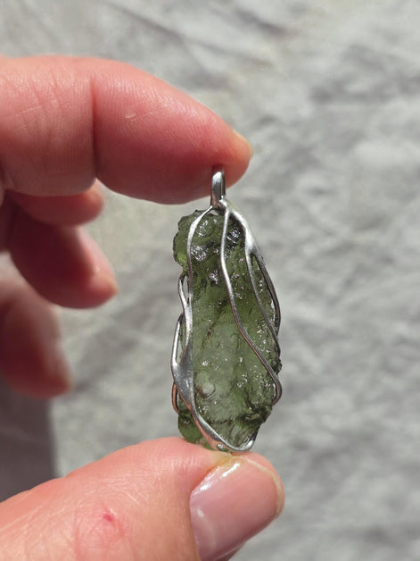 Raw Moldavite Pendant, Vrábče, 2.86g
