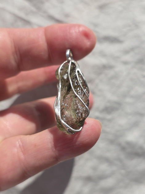 Raw Moldavite Pendant, Vrábče, 2.86g