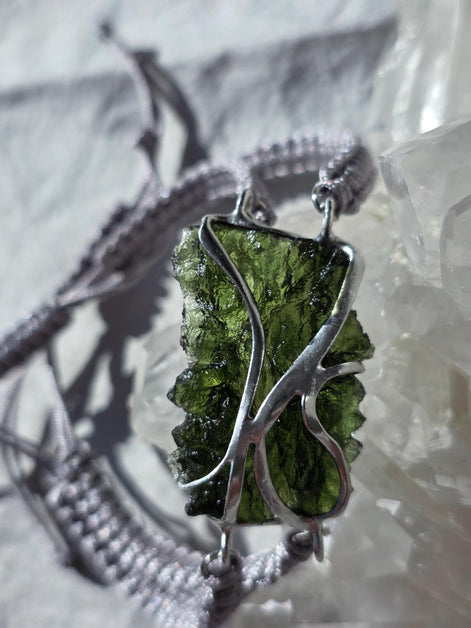 Moldavite Bracelet, Parýz, 7.29g, Gray Braided Cord