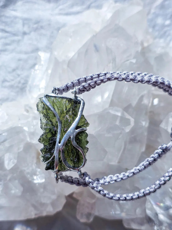 Moldavite Bracelet, Parýz, 7.29g, Gray Braided Cord