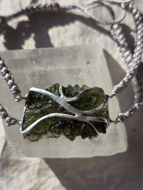 Moldavite Bracelet, Parýz, 7.29g, Gray Braided Cord