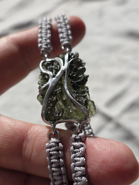 Moldavite Bracelet, Parýz, 7.29g, Gray Braided Cord