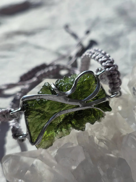 Moldavite Bracelet, Parýz, 7.29g, Gray Braided Cord
