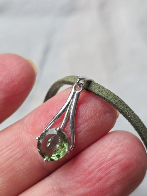 Diamond Cut Moldavite Pendant, Chlum, 0.4g