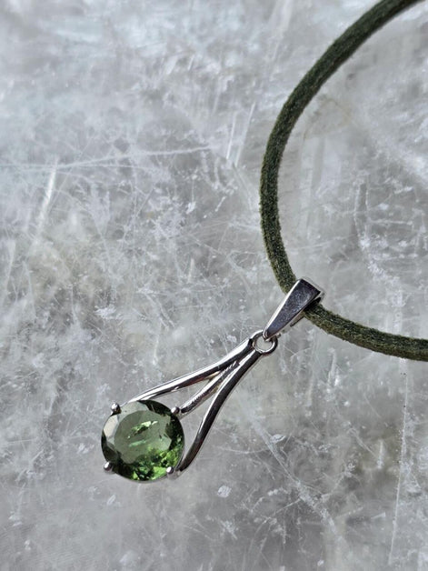 Diamond Cut Moldavite Pendant, Chlum, 0.4g