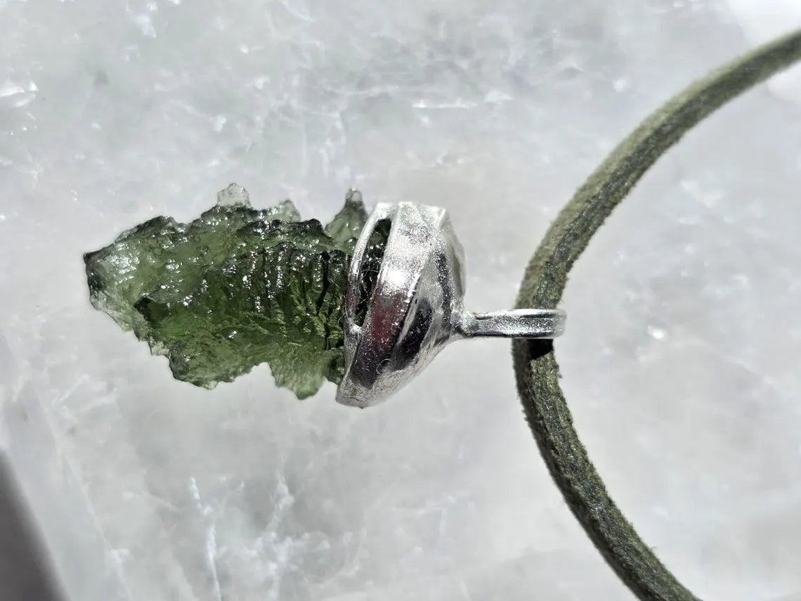 Hedgehog Moldavite Pendant, Nesměň, 1.67g
