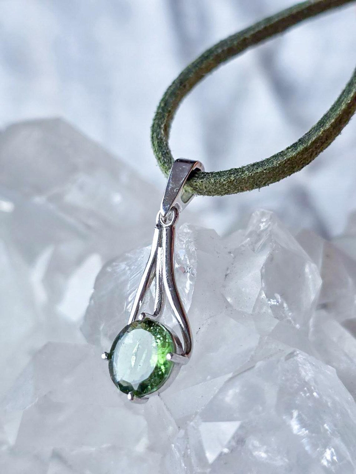 Diamond Cut Moldavite Pendant, Chlum, 0.4g
