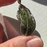 Moldavite pendant, 2.9g, Nesměň