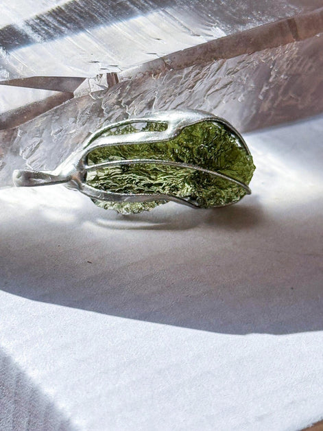 Moldavite pendant, 2.9g, Nesměň
