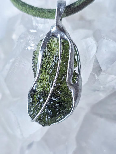Olive green Moldavite Pendant, Nesměň, 2.90g