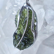 Moldavite pendant, 2.9g, Nesměň