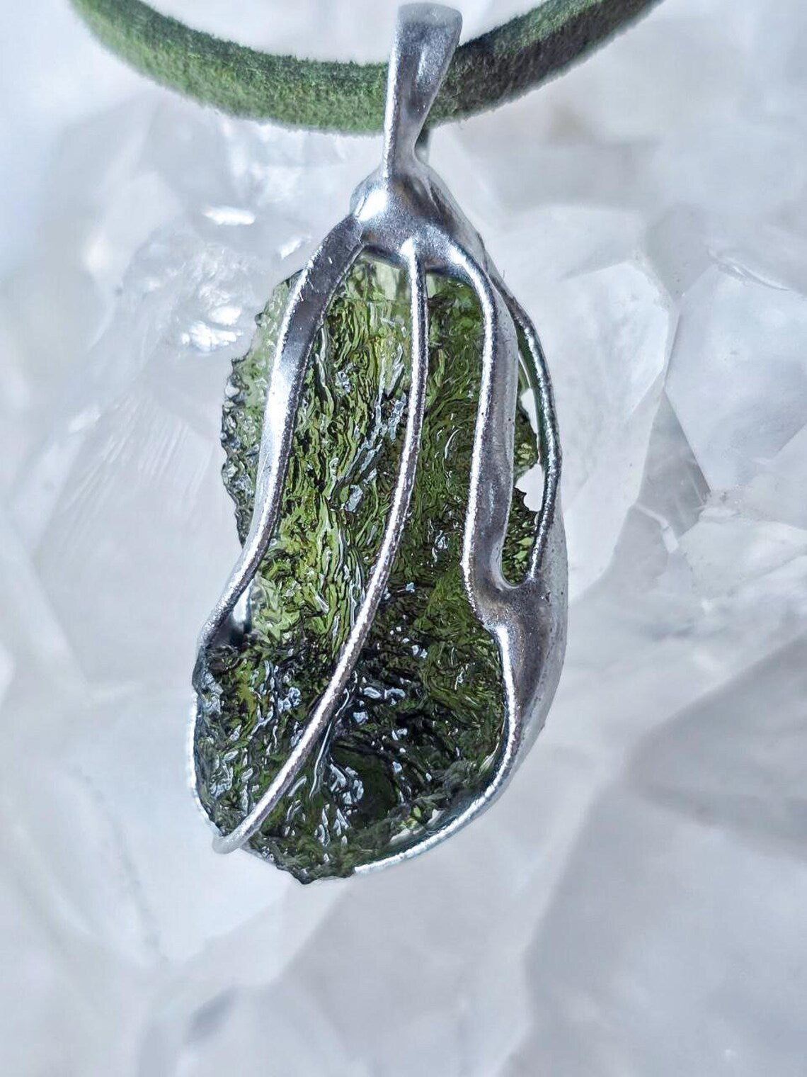 Moldavite pendant, 2.9g, Nesměň