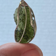 Moldavite pendant, 2.9g, Nesměň
