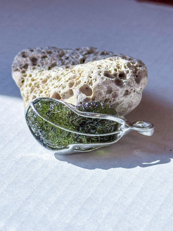 Olive green Moldavite Pendant, Nesměň, 2.90g