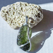 Moldavite pendant, 2.9g, Nesměň