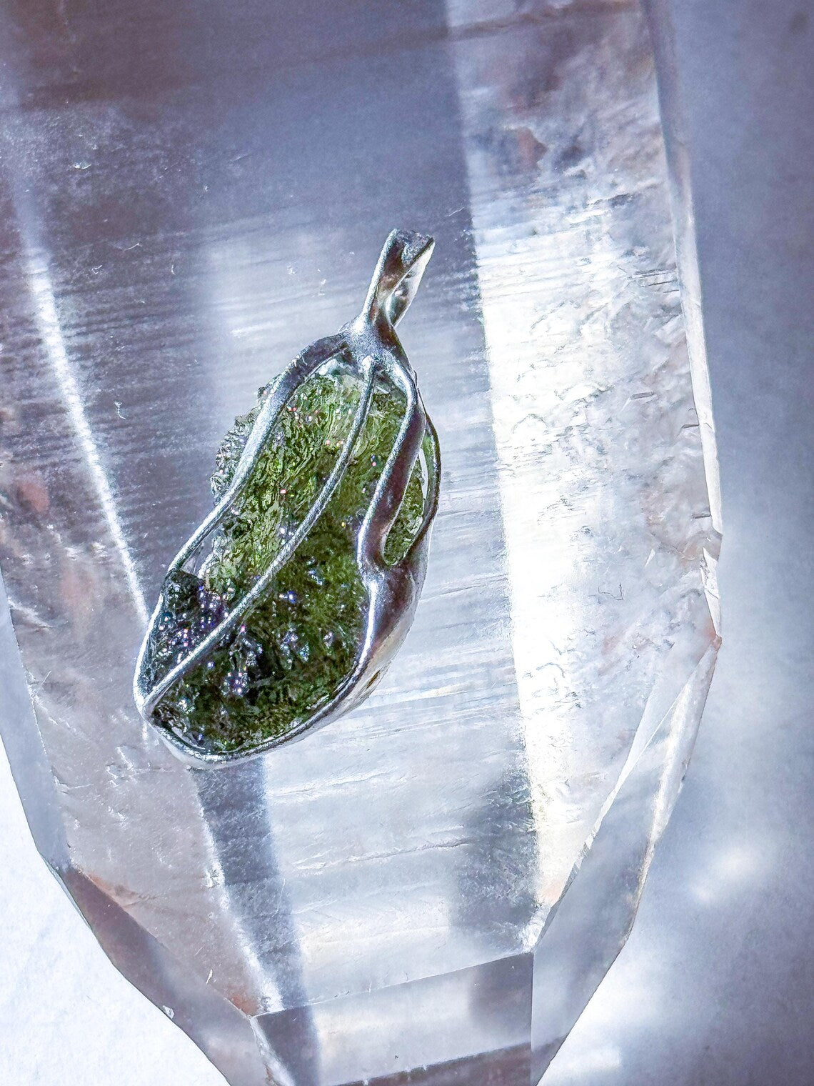 Moldavite pendant, 2.9g, Nesměň