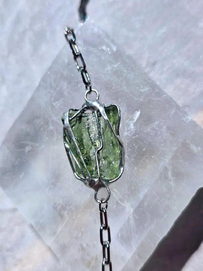 Moldavite Rhodium Brass Bracelet, Marouškovo Pole, 0.83g