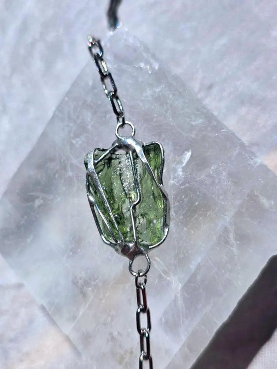Moldavite Rhodium Brass Bracelet, Marouškovo Pole, 0.83g