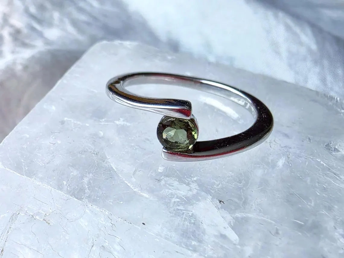 Faceted Moldavite Ring, Chlum, 0.2g