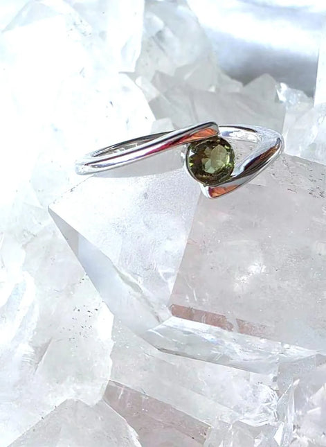 Faceted Moldavite Ring, Chlum, 0.2g