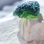Natural Moldavite Stone, Nesměň, 8g