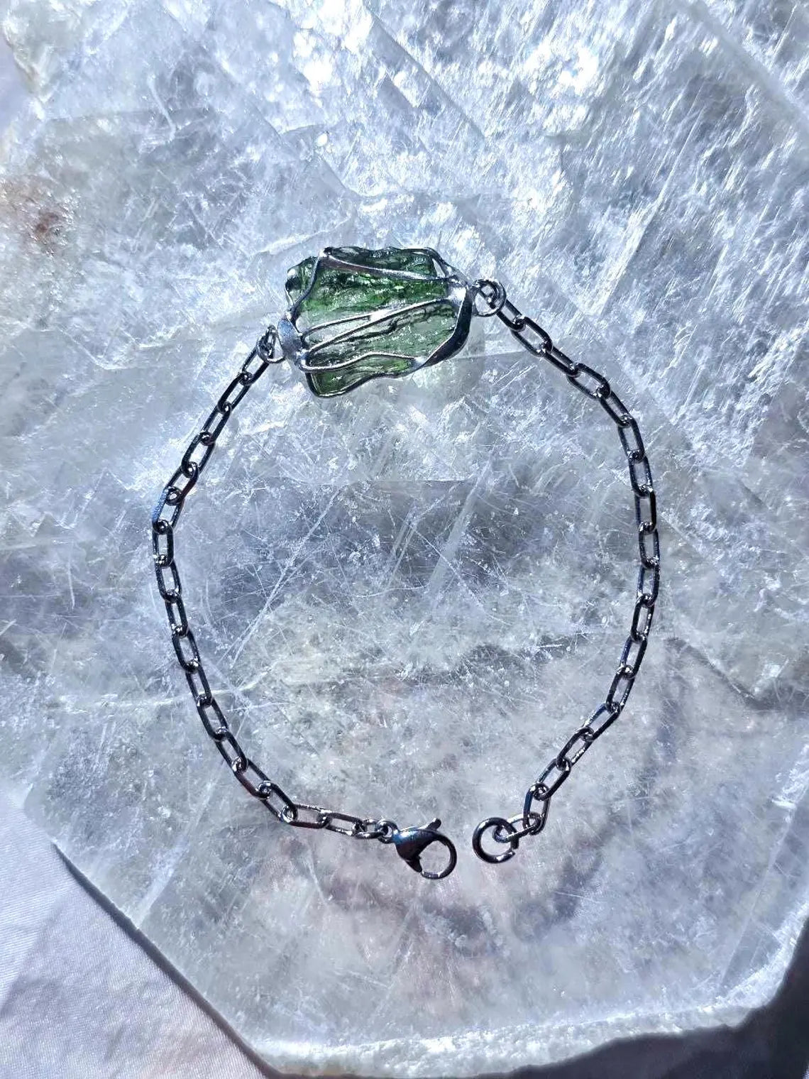 Moldavite Rhodium Brass Bracelet, Marouškovo Pole, 0.83g
