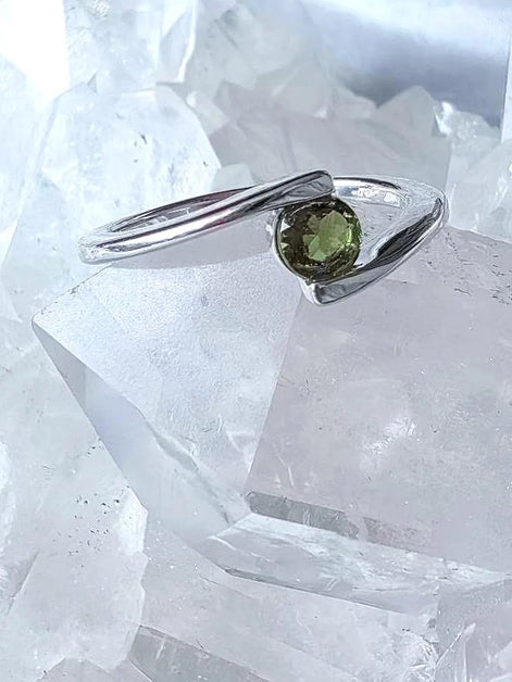 Faceted Moldavite Ring, Chlum, 0.2g