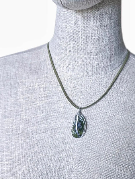 Olive-Green Moldavite Pendant, Vrábče, 2.90g