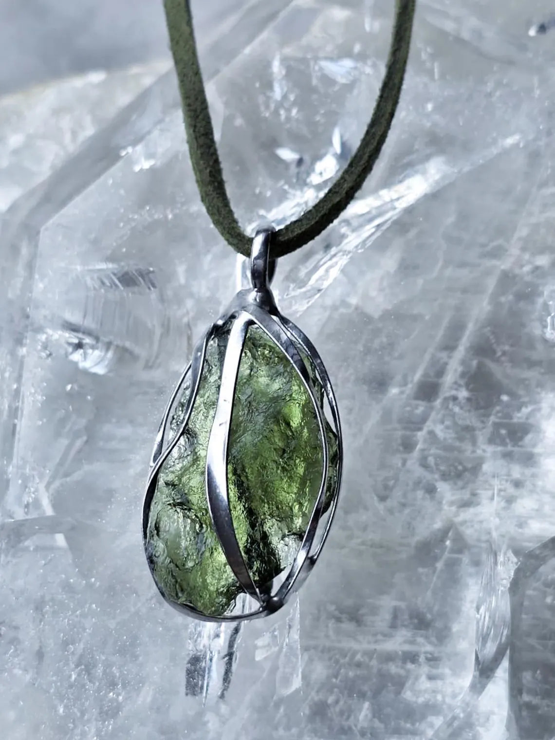 Olive-Green Moldavite Pendant, Vrábče, 2.90g