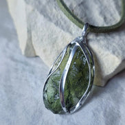 Olive-Green Moldavite Pendant, Vrábče, 2.90g