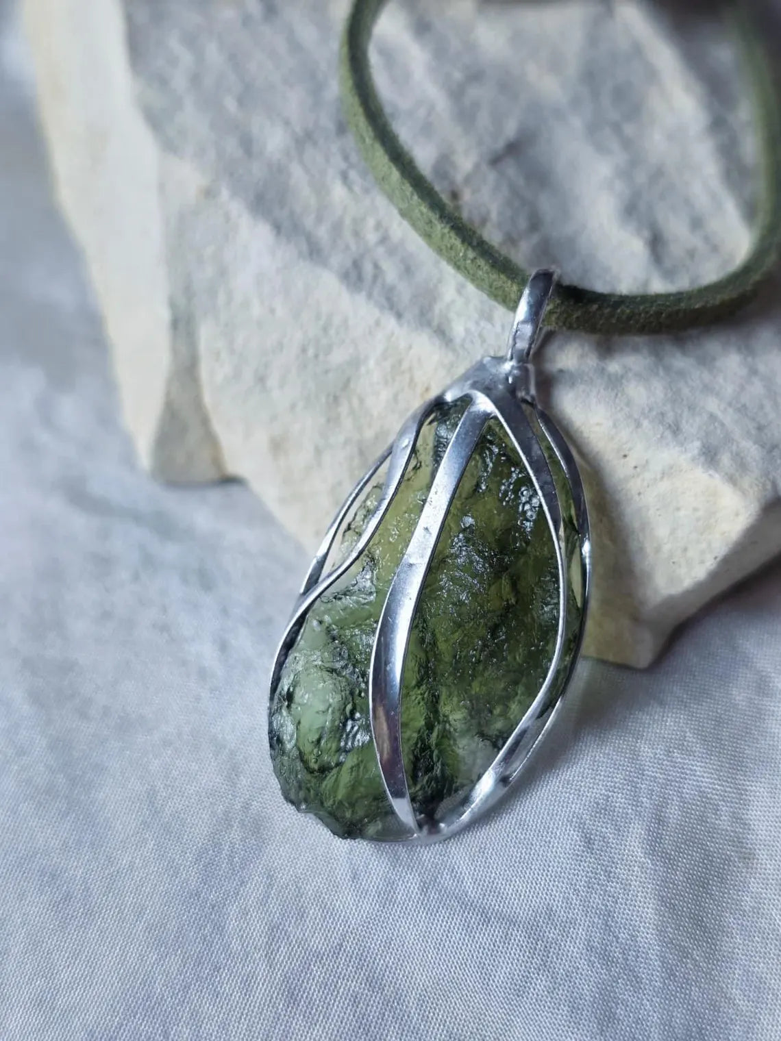 Olive-Green Moldavite Pendant, Vrábče, 2.90g