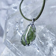Olive-Green Moldavite Pendant, Vrábče, 2.90g
