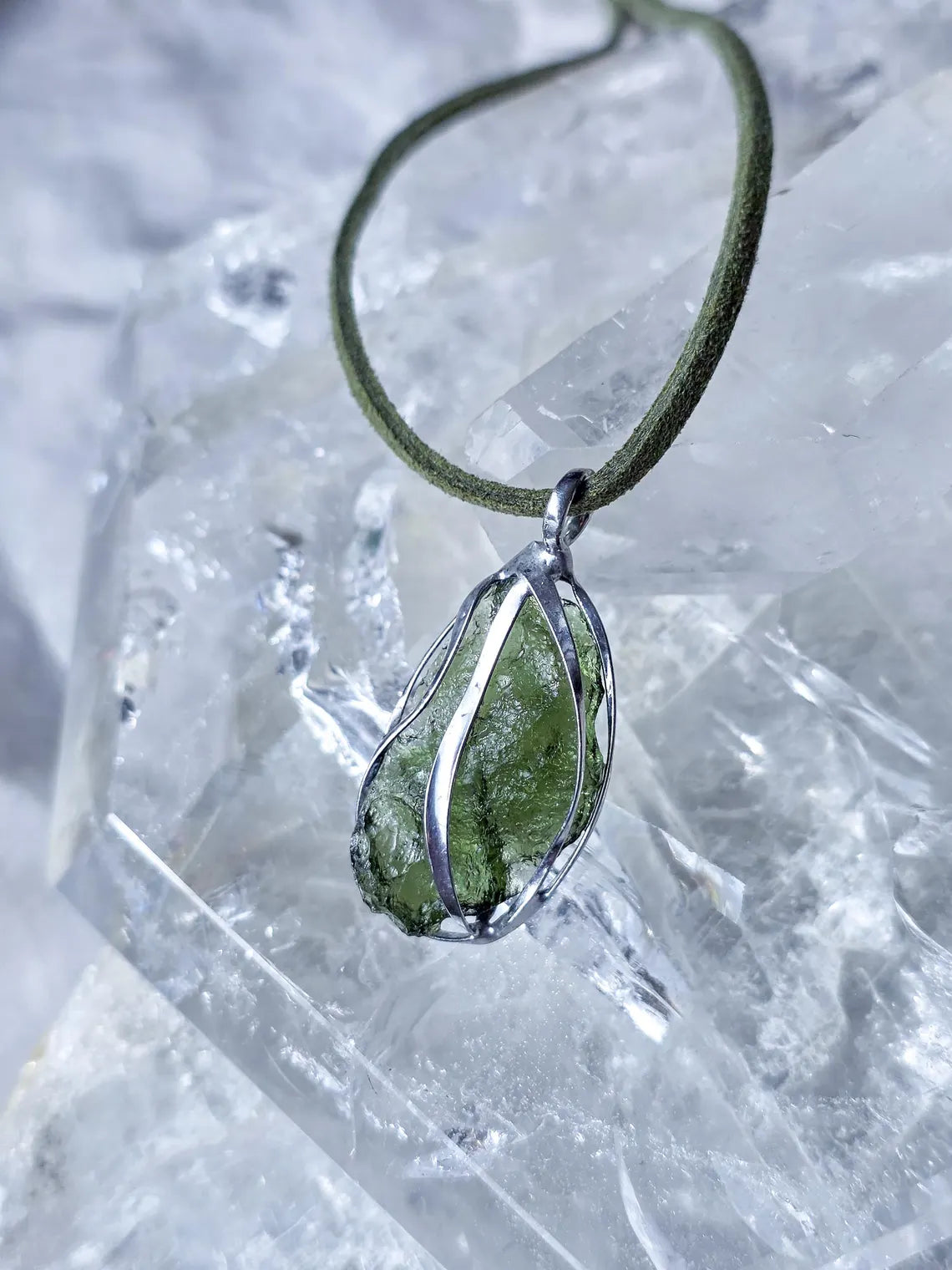 Olive-Green Moldavite Pendant, Vrábče, 2.90g