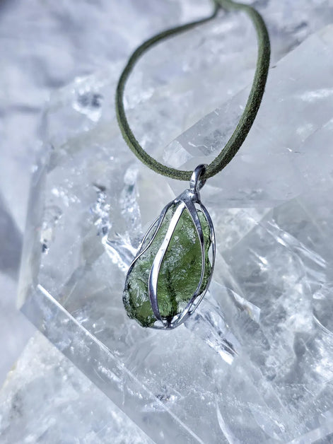Olive-Green Moldavite Pendant, Vrábče, 2.90g