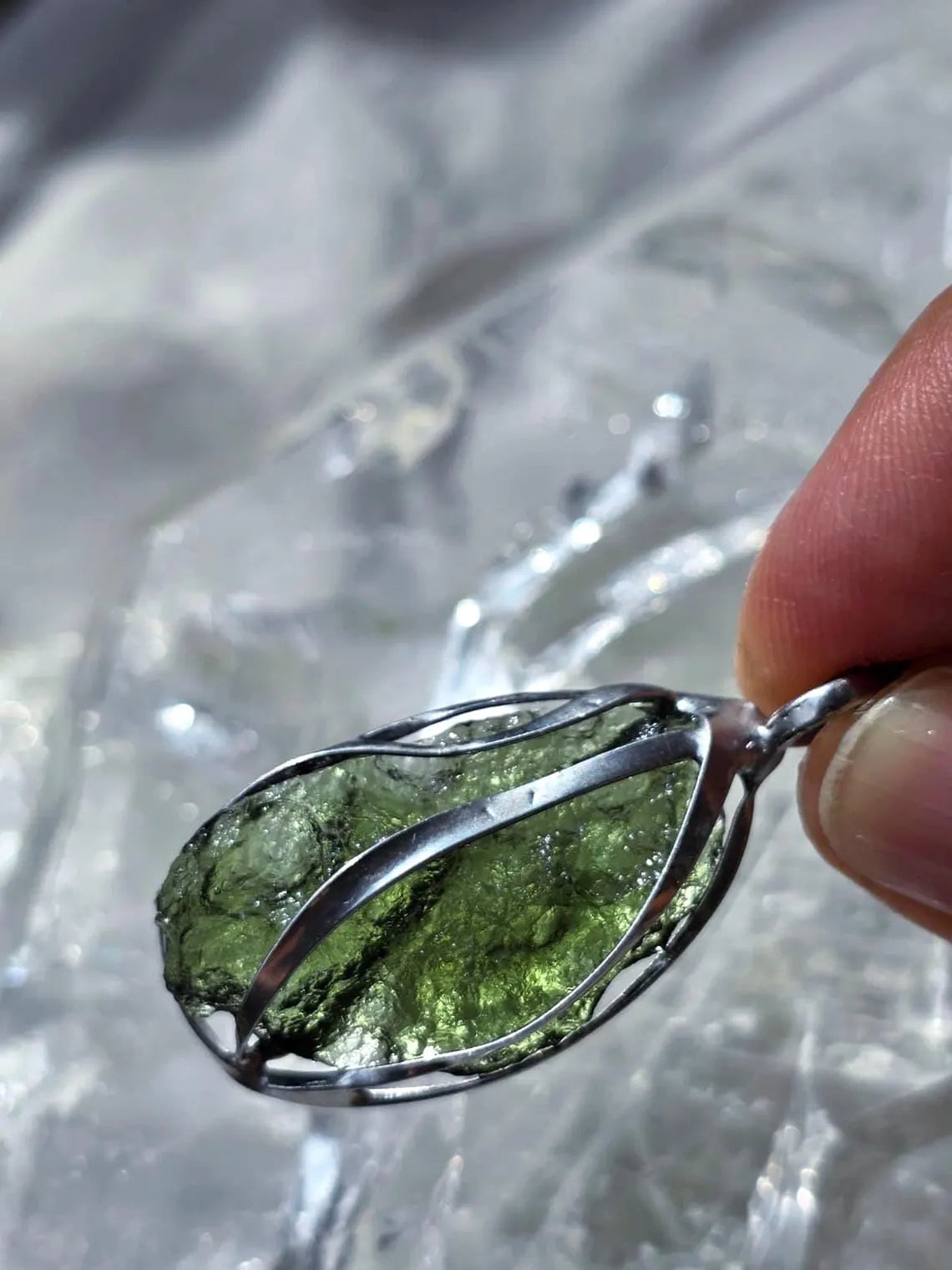 Olive-Green Moldavite Pendant, Vrábče, 2.90g