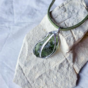 Olive-Green Moldavite Pendant, Vrábče, 2.90g