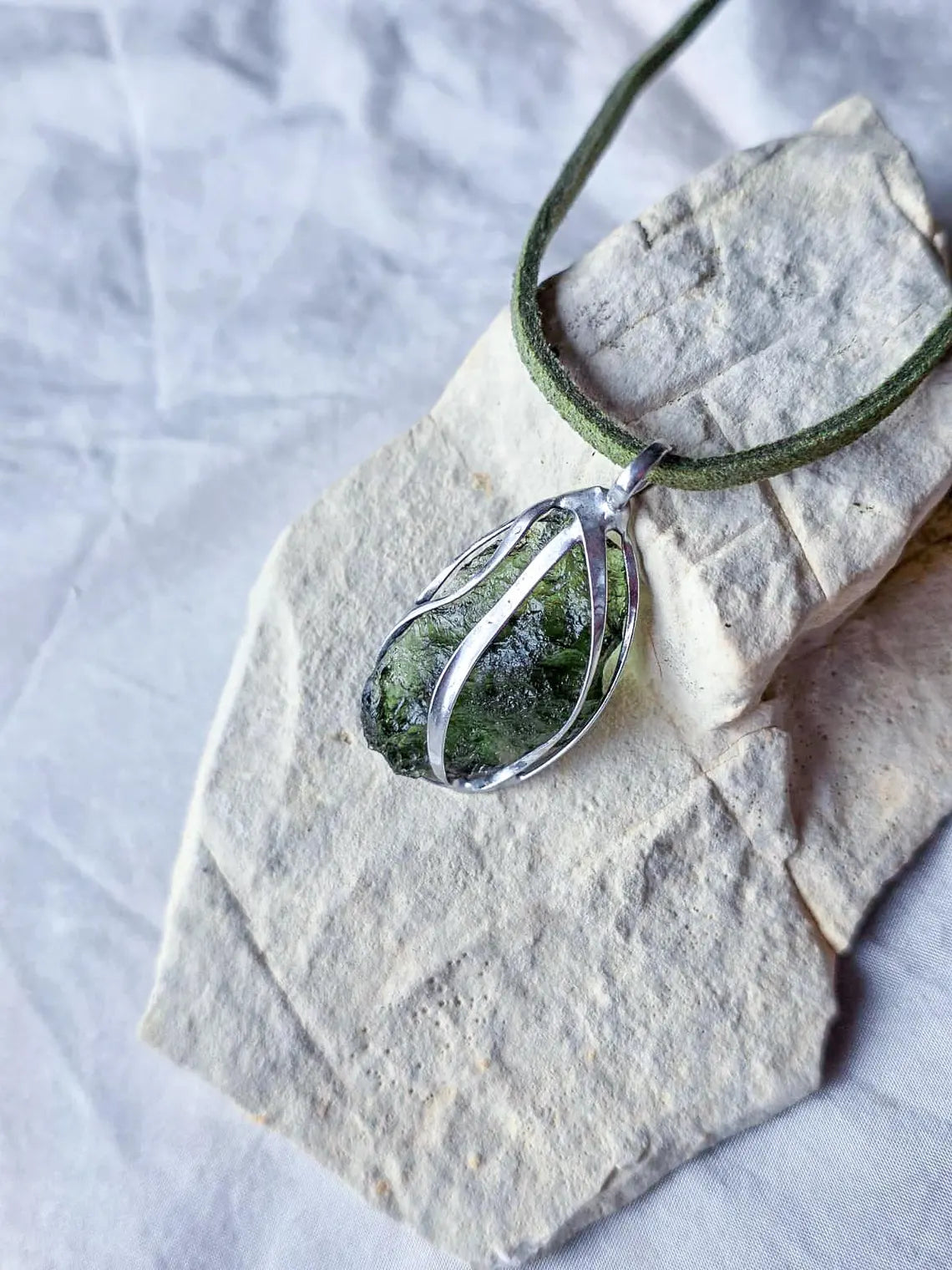 Olive-Green Moldavite Pendant, Vrábče, 2.90g
