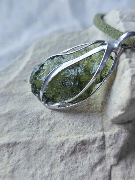 Olive-Green Moldavite Pendant, Vrábče, 2.90g