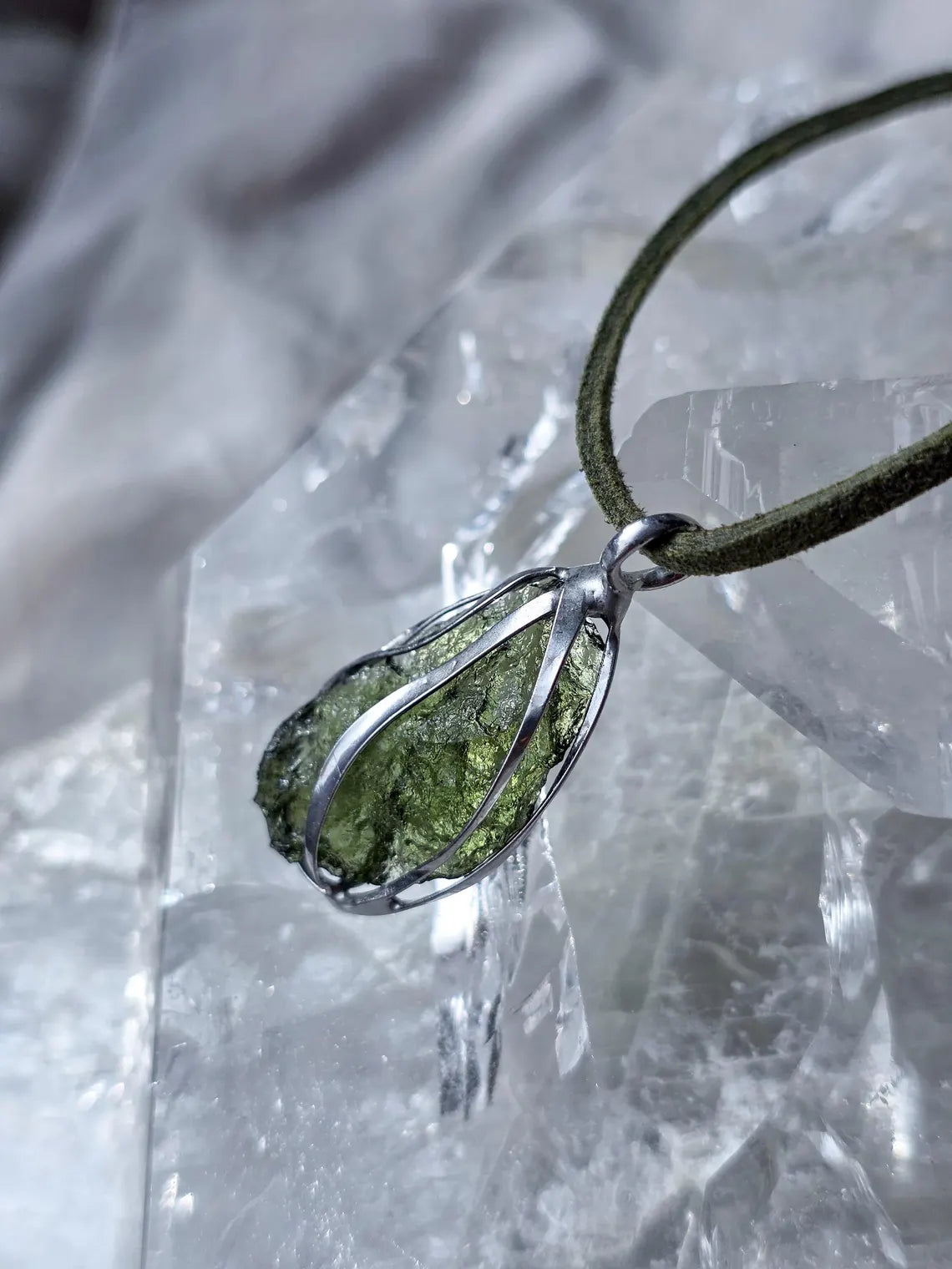 Olive-Green Moldavite Pendant, Vrábče, 2.90g