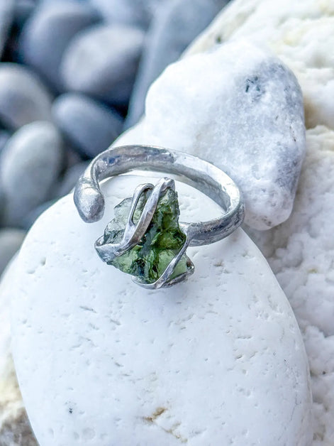 Sculptural Moldavite Ring, Chlum, 0.70g