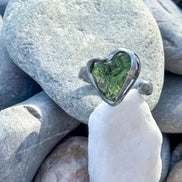 Moldavite Heart Ring, Nesměň, 0.94g