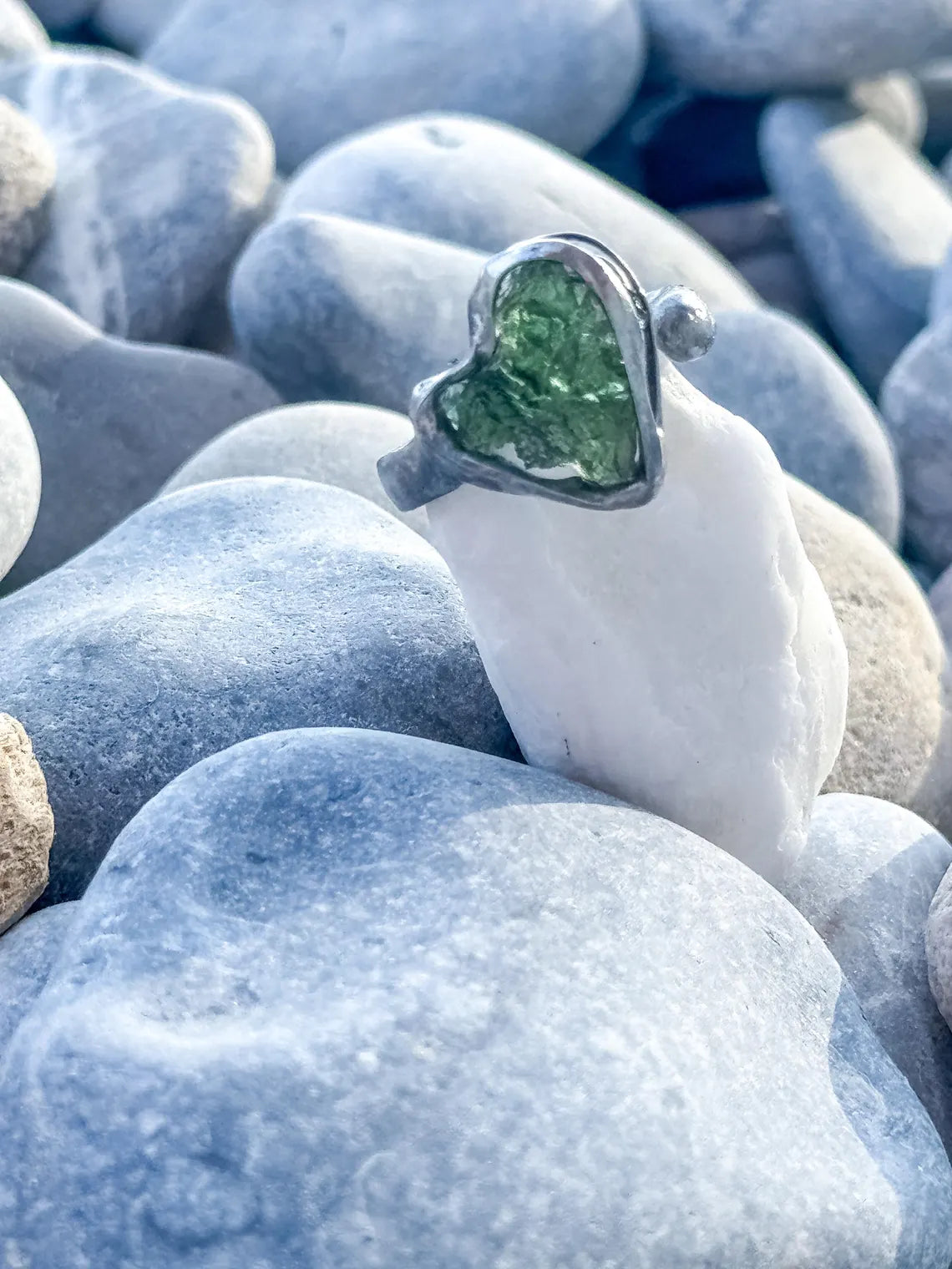 Moldavite Heart Ring, Nesměň, 0.94g