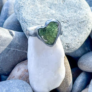 Moldavite Heart Ring, Nesměň, 0.94g