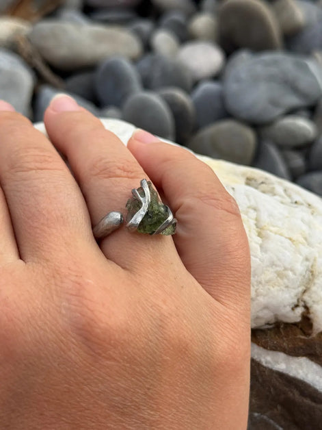 Sculptural Moldavite Ring, Chlum, 0.70g