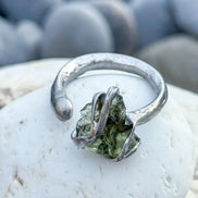 Sculptural Moldavite Ring, Chlum, 0.70g