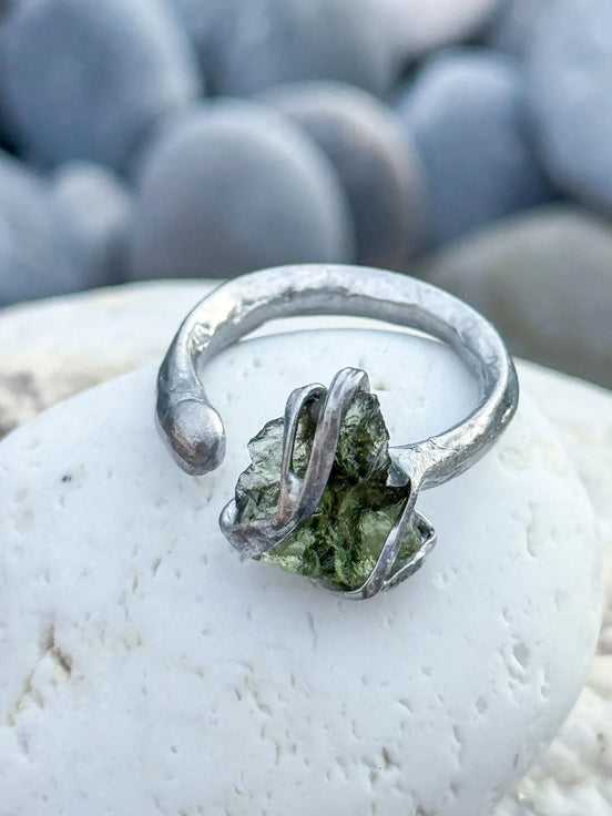 Sculptural Moldavite Ring, Chlum, 0.70g