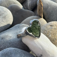 Moldavite Heart Ring, Nesměň, 0.94g