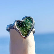 Moldavite Heart Ring, Nesměň, 0.94g
