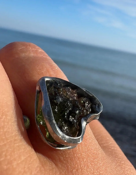 Moldavite Heart Ring, Nesměň, 0.94g